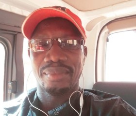 Latyrfaye, 46, Dakar