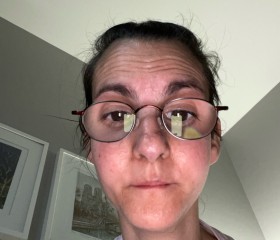 Isa, 32, Laval