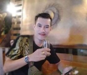 แบงค์, 37, Si Racha