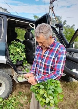 Геннадий из Охи 76 лет