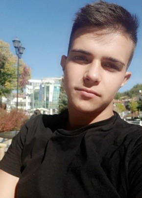 Александър, 24, Република България, Неделино
