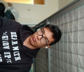Ethan, 18, Chicago
