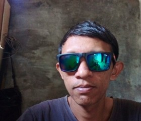 Dwi, 32, Yogyakarta