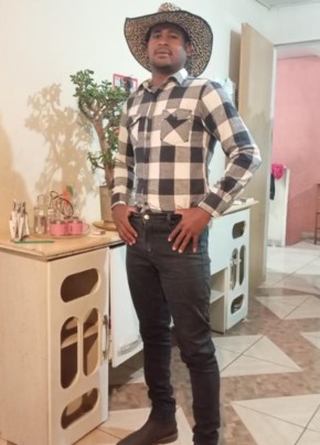 Edson из Curitiba 23 года