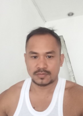 วีระ, 46, ราชอาณาจักรไทย, กรุงเทพมหานคร