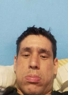 Walter Rlvs, 25, República del Paraguay, Ciudad del Este