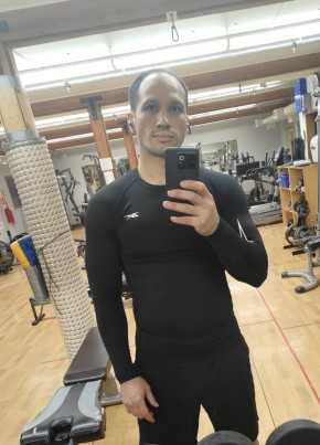 Михаил из Магадана 33 года