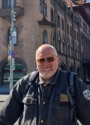 Максим из Саратова 48 лет