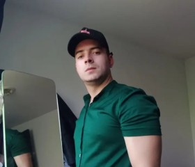 Sebastian, 26, Medellin