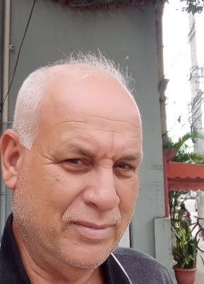 Roberto, 58, República Federativa do Brasil, Vitória