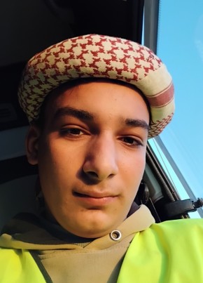 حسام جمال из ملوى 18 лет