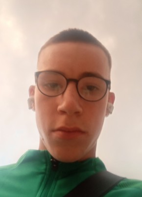 Андрей из Брюховецкаи 18 лет