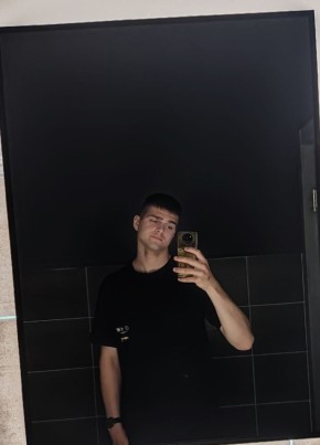 Ivan, 21, Russia, Pskov