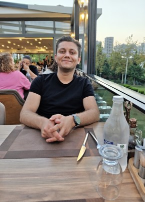 Emre из Adana 25 лет