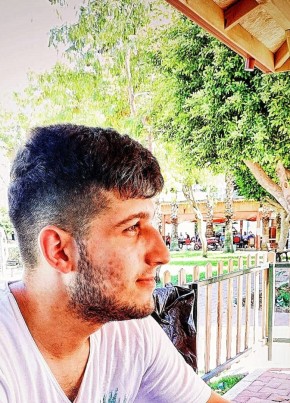 Arif İlçi, 22, Türkiye Cumhuriyeti, İzmir