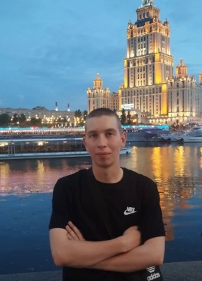 Кирилл из Москвы 24 года