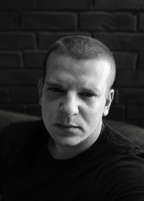 Виталий из Новопокровскаи 32 года