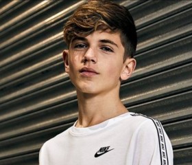 Hovo Harutyunyan, 19, Gyumri