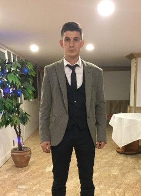 Kemal Yalo, 21, Türkiye Cumhuriyeti, Edremit (Balıkesir)