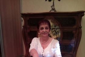 Larisa, 65 - Just Me