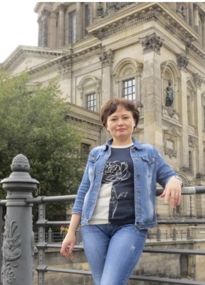 Юля из Stockholm 45 лет