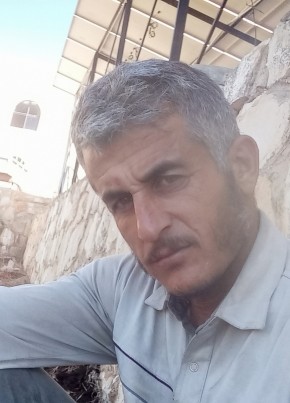 عزو из بَيْرُوت 32 года