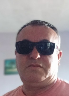 Luti, 54, Albania, Tirana