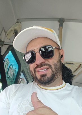 Andres из Bello 37 лет
