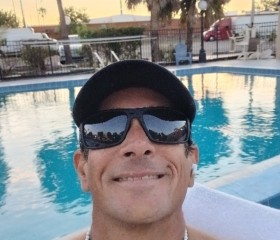 Red, 50, Jacksonville (State of Florida)