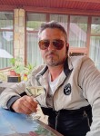 Iulian, 39, Brussels