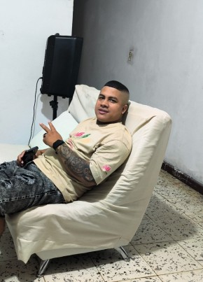James, 25, Colombia, Cali