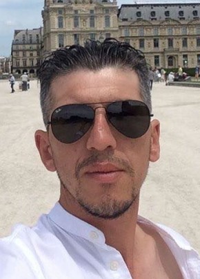İbrahim Serkan, 42, République Française, Paris