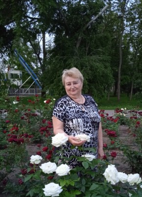 Ирина из Азова 62 года