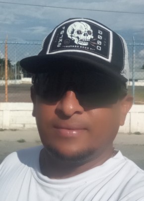 Edgardo из Freetown 44 года