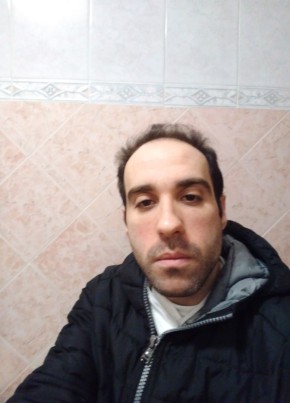 José, 39, Repubblica Italiana, Sala Consilina