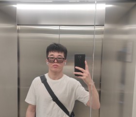 Daario Nokharis, 22, Moscow