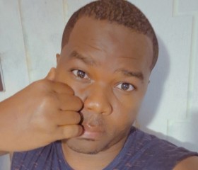 Carington, 37, Yaounde