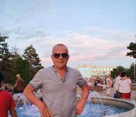 Валентин, 57 лет, Virgilio