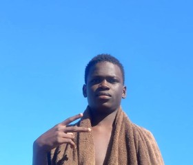 Amadou, 19, Santa Cruz de Tenerife