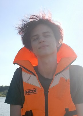 Влад из Новомосковска 18 лет