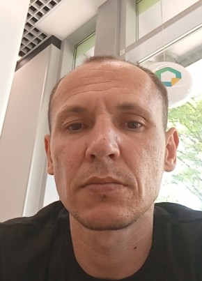 Антон из Новороссийска 38 лет
