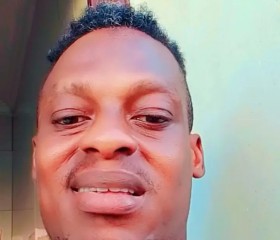 Momoro, 37, Accra