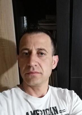 Marian Victor , 40, Romania, București