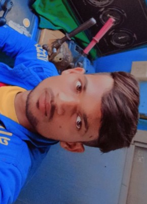 Suresh, 18, India, Ahmedabad