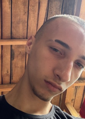 Anton из Бургаса 19 лет