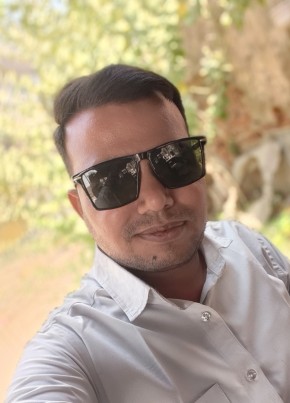 Malek Gaysuddin, 33, India, Ahmedabad