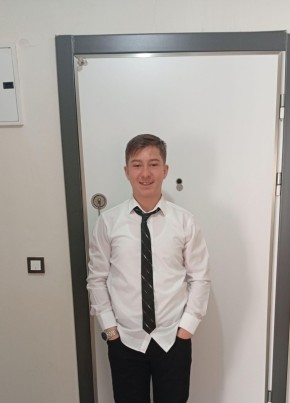 Emirhan из Ankara 20 лет