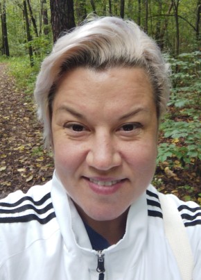 Оксана из Саратова 46 лет