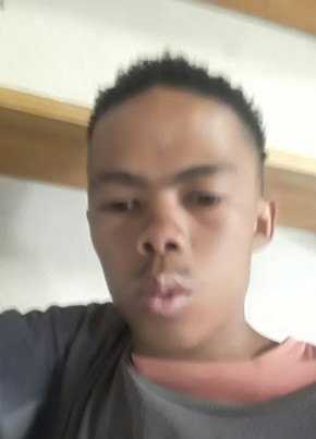 Lius lvuo, 19, Namibia, Windhoek