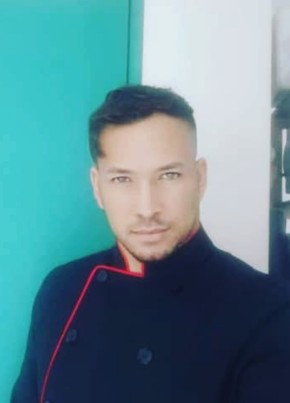 JEREMAY MONTOYA, 35, República del Ecuador, Quito